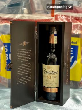 BALLANTINE'S 30 NĂM