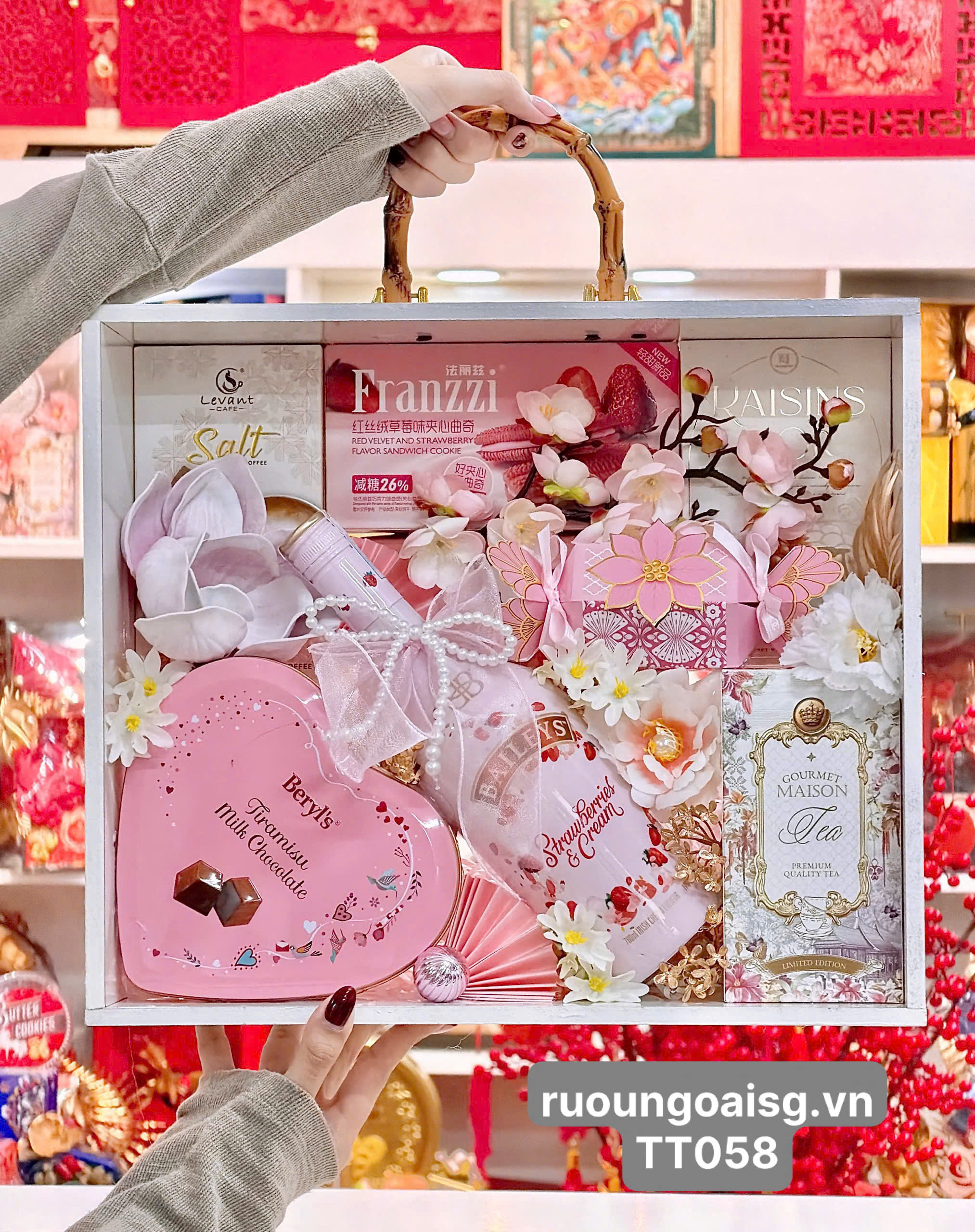GIỎ QUÀ TẾT BÁNH KẸO NHẬP 2026 - TT058 - RƯỢU NGOẠI SG
