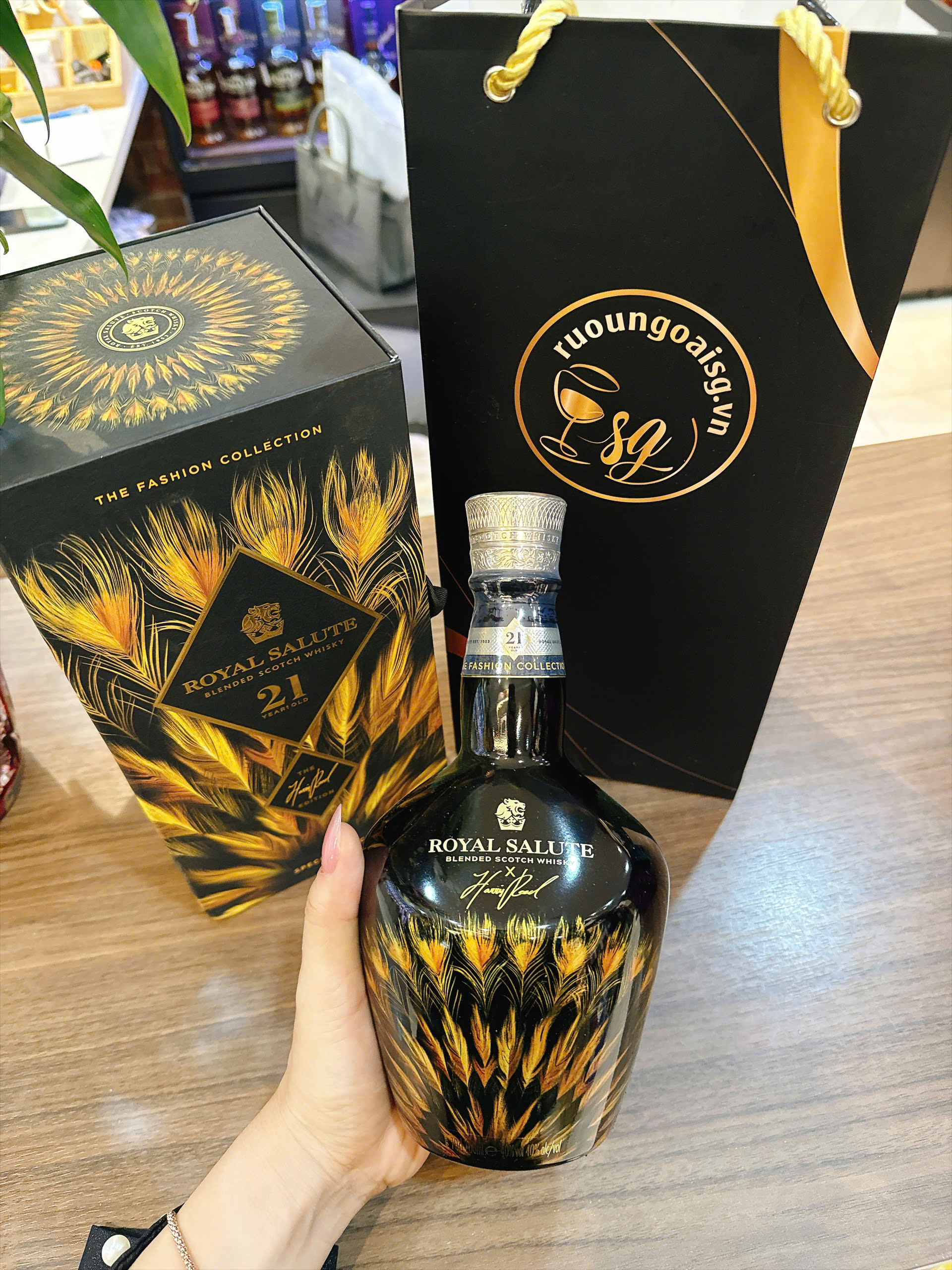 Royal Salute 21 năm - Harris Reed Gold