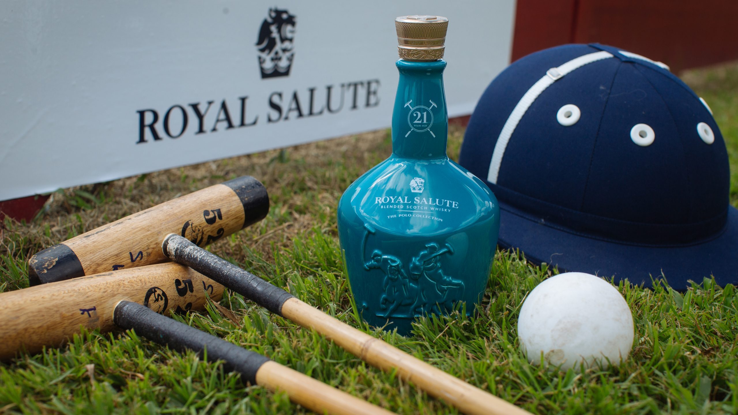 ROYAL SALUTE 21 BEACH POLO EDITION
