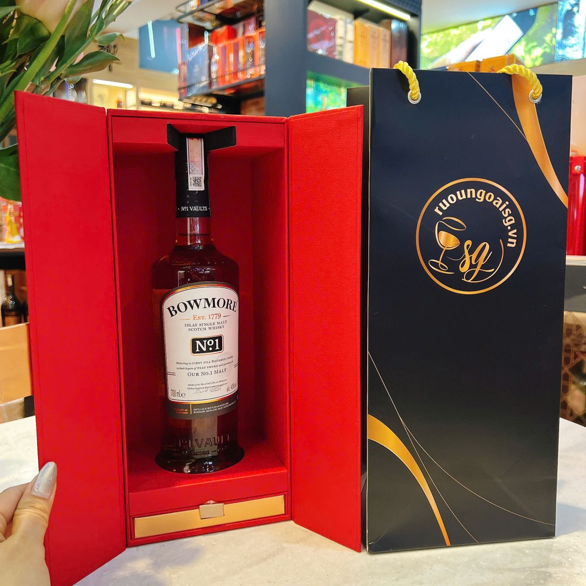 Bowmore 12 Năm The Original Islay - Hộp Quà Tết 2026